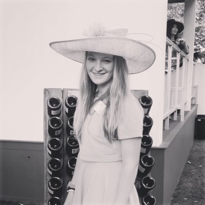 25yo, Cambridge Uni (masters), Bath Uni (undergrad). England Unis Hockey, GB student riders, evented to advanced. Living life at 100mph 🤪