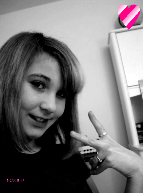 i just like to live&laugh&love (: fake smiling, converse, & cupcakes complete me. so yeahhh.