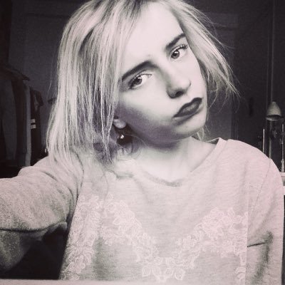 moutmout04's profile picture. insta : emma.gfr • facebook : emma geffroy•