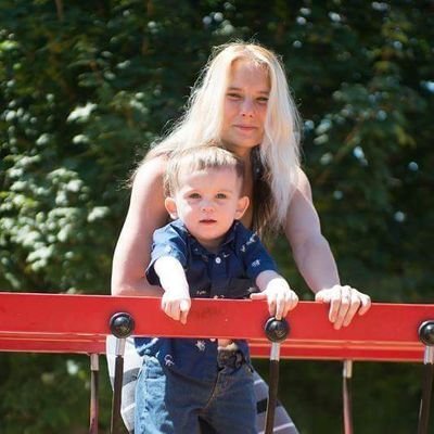 Hey follow me #followtrain Iam a YouTuber me and my bf prank each other ! we have five kids we also prank them and do vlogs ;) #MGWV #follow #ifollowback
