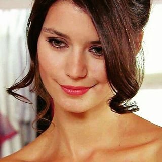 Beren_The_Queen's profile picture. All Beren Saat Lovers plss Follow :) 
And Like My Facebook Page Link Below