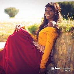Moda y Diseño Profesional Internacional.
Diseñadores autorizados de una gran firma.
La elegancia sencilla y el frescor de nuestras prendas nos definen...