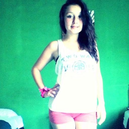 Alejandra_Oscal's profile picture. Cuando dejas de pteocuparte por aquello que tanto anhleas todo sucede a su momento♥♥♥♥