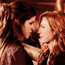 Just an awesome #bechloe fan account.