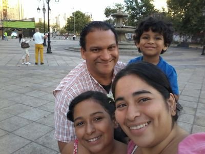 Enamorada de mi bella y hermosa familia! adoro ser madre por sobre todo..