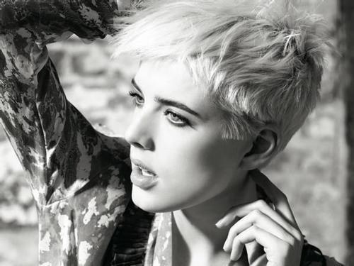 We love Agyness Deyn because she is the unique one, sexy, adorable and pretty at the same time. Join with us here! Owner @ChelinAprida :)