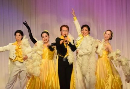 熊本のミュージカル&ショーチームです。年一回のホールでの公演、及びディナーショーを行っています。
その他イベント出演、施設慰問など承ります✨