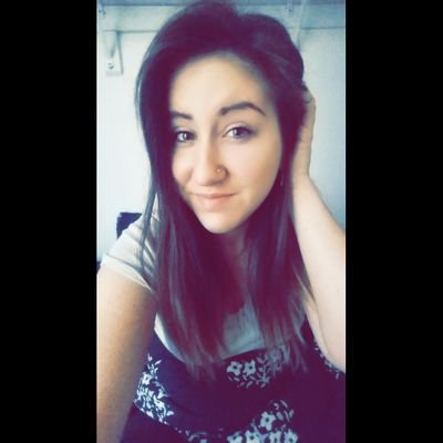 jessica20_t's profile picture. Just wanna relax in my underwear playing games and eatin pizza ✌️