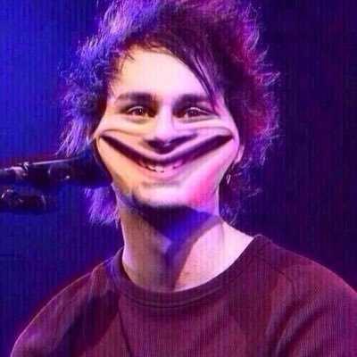 ||2 Groupies and 3 co-groupies|| WE'RE HERE TO MAKE THE 5SOSFAM SMILE & HAVE A GIGGLE || WE LOVE YOU REKKERS ☀️ @5SOS ||