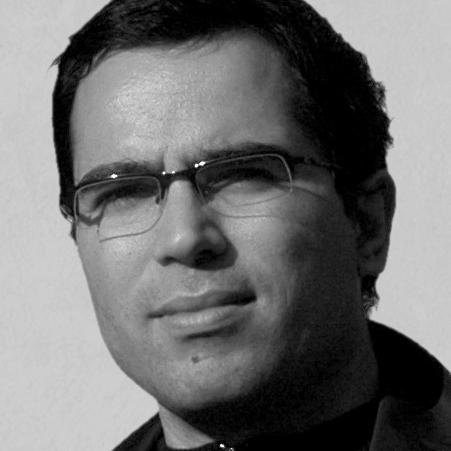 Architect based in Paris and New York. Takes inspiration in nature and information technology to design the first (real) zero energy buildings.
