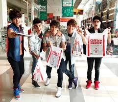 colocia_abi's profile picture. Amo  a CD9 
Mm no tengo novio xD