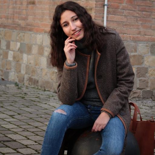 SaraDesiderio_'s profile picture. Businnes student, Blogger at The Fashion Portrait.