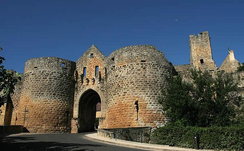 DOMME, BASTIDE ROYALE DU 13ème SIECLE...
SA PLUS GRANDE GROTTE NATURELLE DU PERIGORD NOIR...
SES GRAFFITI TEMPLIERS, UN SITE UNIQUE AU MONDE...