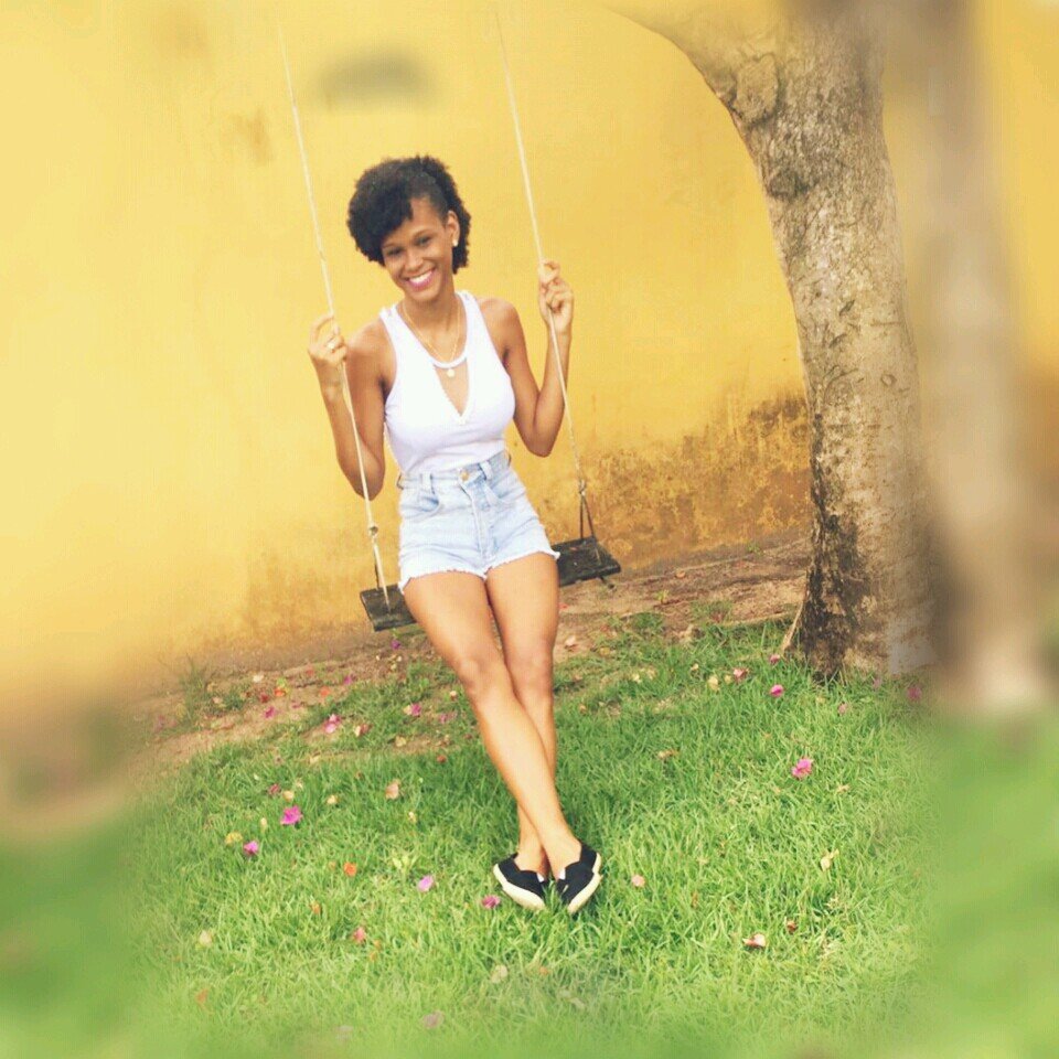 loreee_caastro's profile picture. -  Poderosa eu sou quase um Anjo ('88 *-*