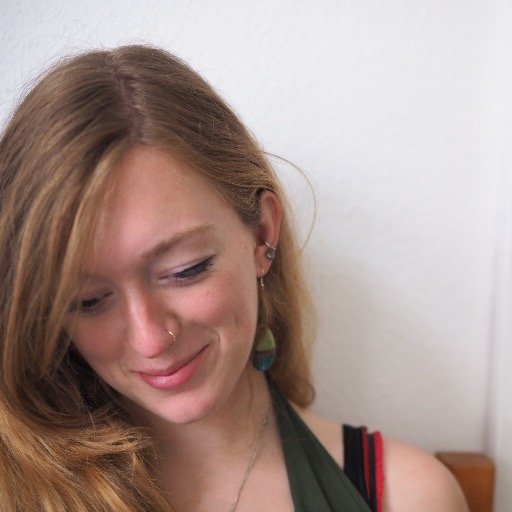 Vegan, writer, traveller, yogi, acro-yogi. Currently based in Ireland.