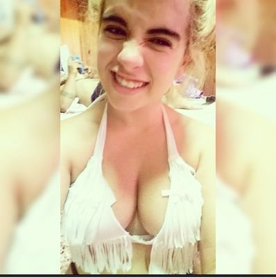 Bailarina desde los tres años/Acróbata en telas/  Caprichosa y Celosa / Libra♎/ 15 Años