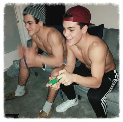 nz
15
im a twin
I surport the dolan twins and flamingeos
follow my IG @aleshaily