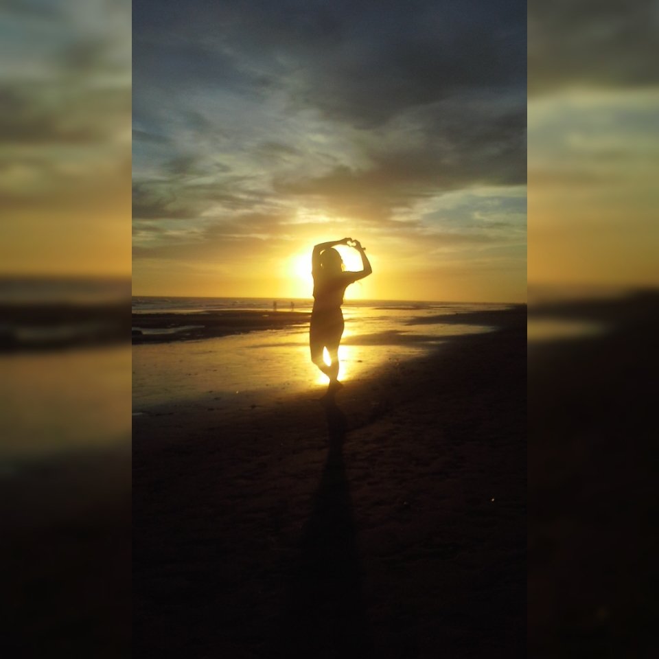 #Vacaciones #Playa #Atardecer 
♥♡Seria lindo saber si lo que me dicen es cierto o si me estoy comiendo  el boludeo de mi vida ♡♥