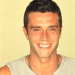 a vita è breve. Perdona in fretta, bacia lentamente, ama davvero, ridi sempre di gusto e non pentirti mai di qualsiasi cosa ti abbia fatto sorridere, oppure pi