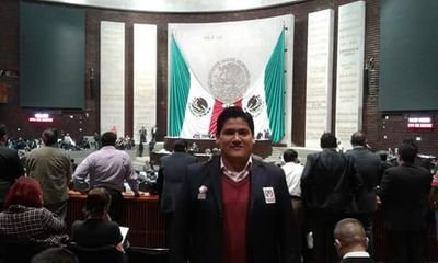 LICENCIADO EN DERECHO, EGRESADO 1a.Gen. DE LA ESCUELA NACIONAL DE CUADROS-PRI-ICADEP.
