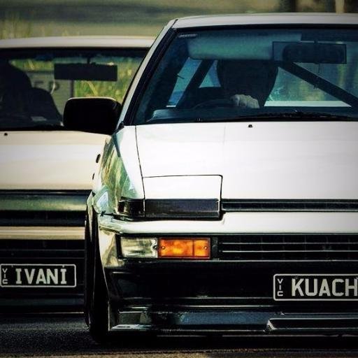 頭文字Dでお馴染み、AE86の画像をつぶやくbotです。