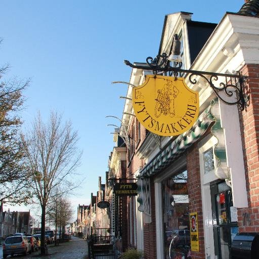 Erkend tweewielerbedrijf en dealer van oa Batavus, Gazelle, Sparta, Flyer. Verkoop, verhuur en reparaties van fietsen. Waaronder ook elektrische fietsen.