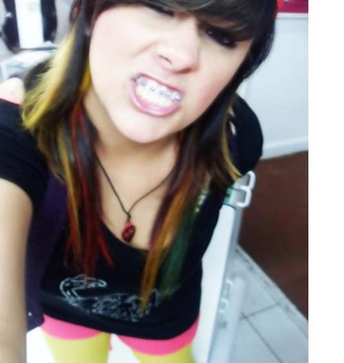 Partiu seguir @CaroolGaldino ?esse ake é o twitter  antigo, 2bejos
