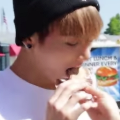 jaewwbum's profile picture. 