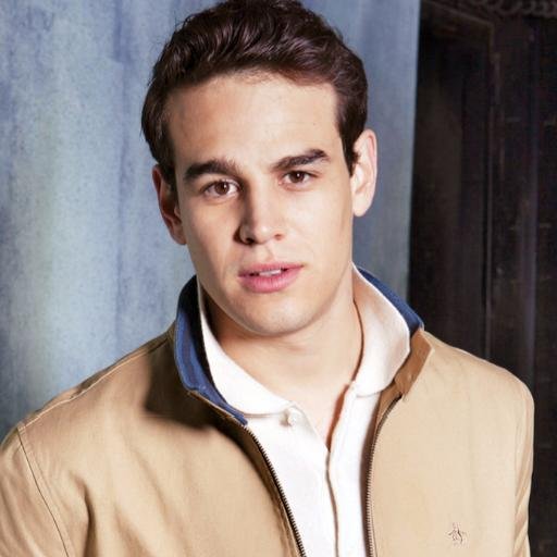 ArosendeSpain's profile picture. Fansite en español dedicado al actor Alberto Rosende (@arosende). Aquí podrás encontrar todas sus noticias. ¡Bienvenidos/as!