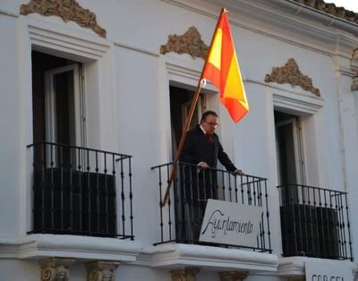Alcalde de Gaucin  (Málaga), del Partido Popular. Políticamente incorrecto, mucho más en estos tiempos, con todos incluidos los míos...por supuesto.