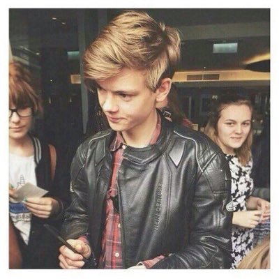 knifestylesxz's profile picture. te dei um follow gratis, pode retribuir seguindo a @packzscreen e ativando as notificaçoes? obg JUBS AQUI