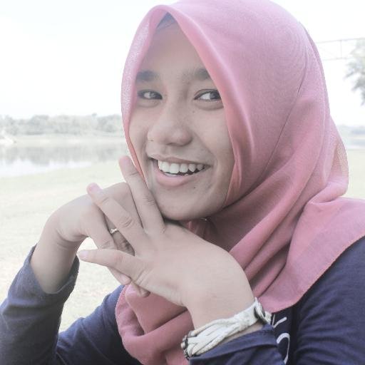 aprilinasy__'s profile picture. | APRILINA SHINTA YONARA | The more we are grateful, the more happiness we get | 02-04-1998 | VHS 1 NGAWI |