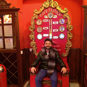 Faustineando's profile picture. Pequeño Saltamontes del E-commerce