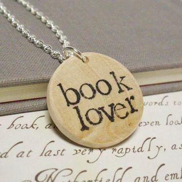 Amoureuse des livres, je partage avec vous mes lectures et mes envies.