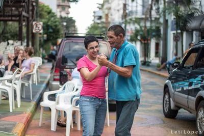 Grupo de entusiastas del folclore paraguayo con ganas de compartir con la gente directamente.