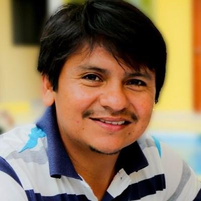 Licenciado en Administración, Maestría en Gestión Pública (en curso), Presidente de AIDESEP, 10 años en la dirigencia, Loretano, hijo del Pueblo Achuar.