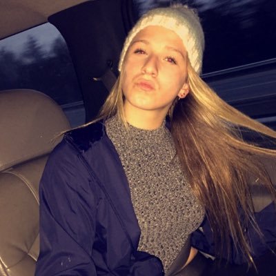 Instagram-@zoefreedman16 ❄️ Snapchat- zoefreedman18 ☀️
