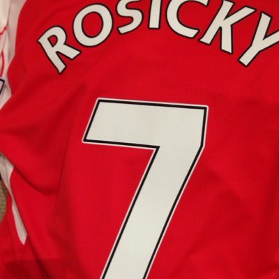 アーセナル(Arsenal)ファンです。。。ロシツキーとモドリッチが好き。