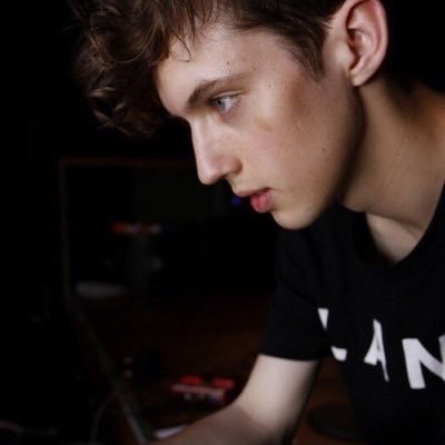 follow @selfiefranta & @frantadevotee :)
