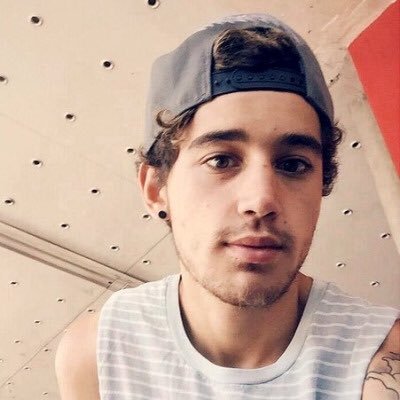 yes! Luke brooks follows you, you deserve it. this is a free follow from @hydrateluke you can follow :)