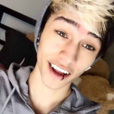 shy1213's profile picture. 