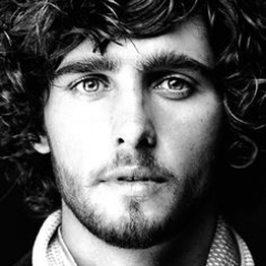 xJeromeCT's profile picture. xxii. Humano. [Boodhy] ❝that nightmare never leave me, just hides behind a temporary wall❞ Bronze army. ◈ Rango rojo ◈ #CTRol