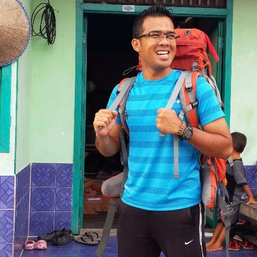 Product Owner @Tokopedia ex.@PTRuma, Tenaga Ahli @KemdikbudRI, @PengajarMuda @Ind_Mengajar, tukangweb: @KelasInspirasi @FestivalGIM @Penyala @SabangMeraukeID