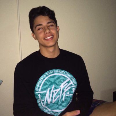 yanrpgfree's profile picture. 