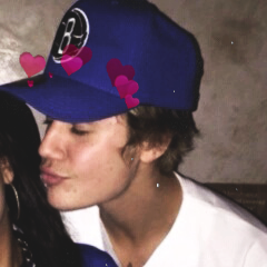 indecisa entre o justin fodedor que joga milhoes pro alto e o garotinho de hairflip que canta baby
