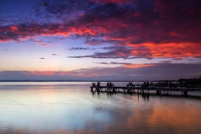 ridauraempar's profile picture. Veig, llig, escolte, pense... i el meu criteri el decidisc jo. Fora fascistes del meu entorn.