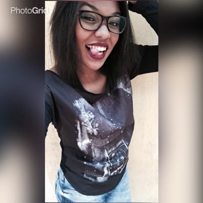 Isadooora's profile picture. Eu só preciso levar a vida, eu só preciso desfocar do sonho que me deixa míope e enxergar além.