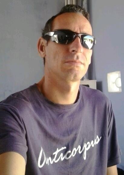 .Os homens
pensam que possuem uma mente,
mas é a mente que os possui
Há pessoas que amam o poder,
e outras
que tem o poder de amar....