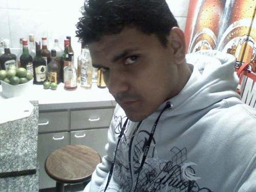 Olá eu sou Giant Smash e sou novato no Twitter e gostaria de fazer novos amigos e q me ajudem a enteder melhor o twitter abraço a todos