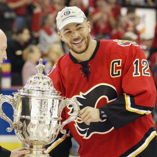 IEnassi's profile picture. Tweets mostly about sports and gaming. #CofRed